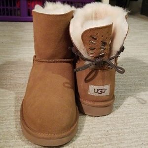 UGG Australia Adoria Tehuano size 5 NWTOB